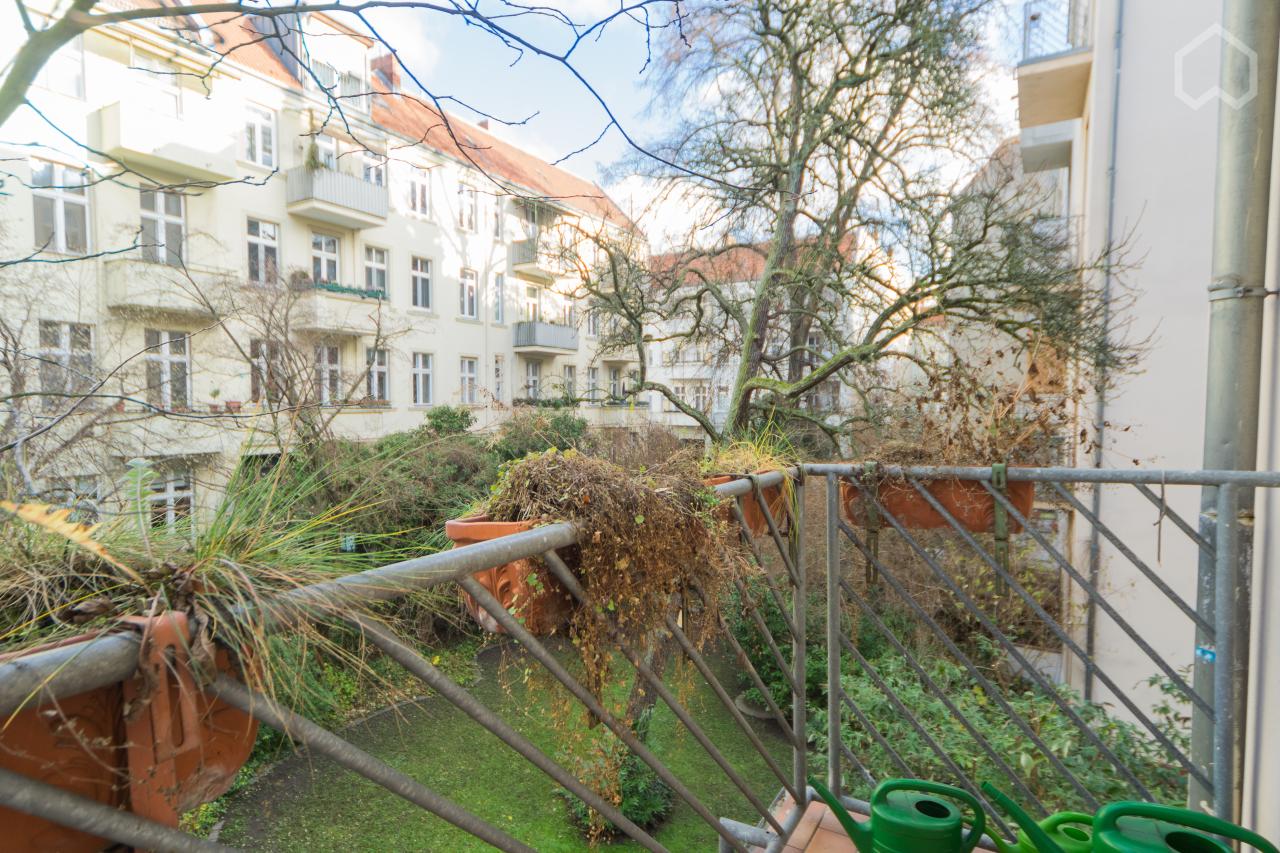 Residential idyl in city location /  FU, Free University of Berlin 2,68 km away, driving distance 3,28 km