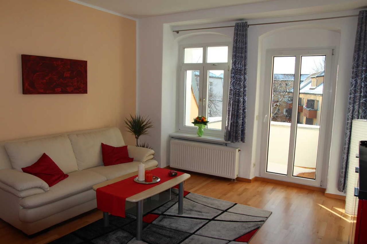 Gemütliche und wundervolle Wohnung mit Balkon in Karlshorst
