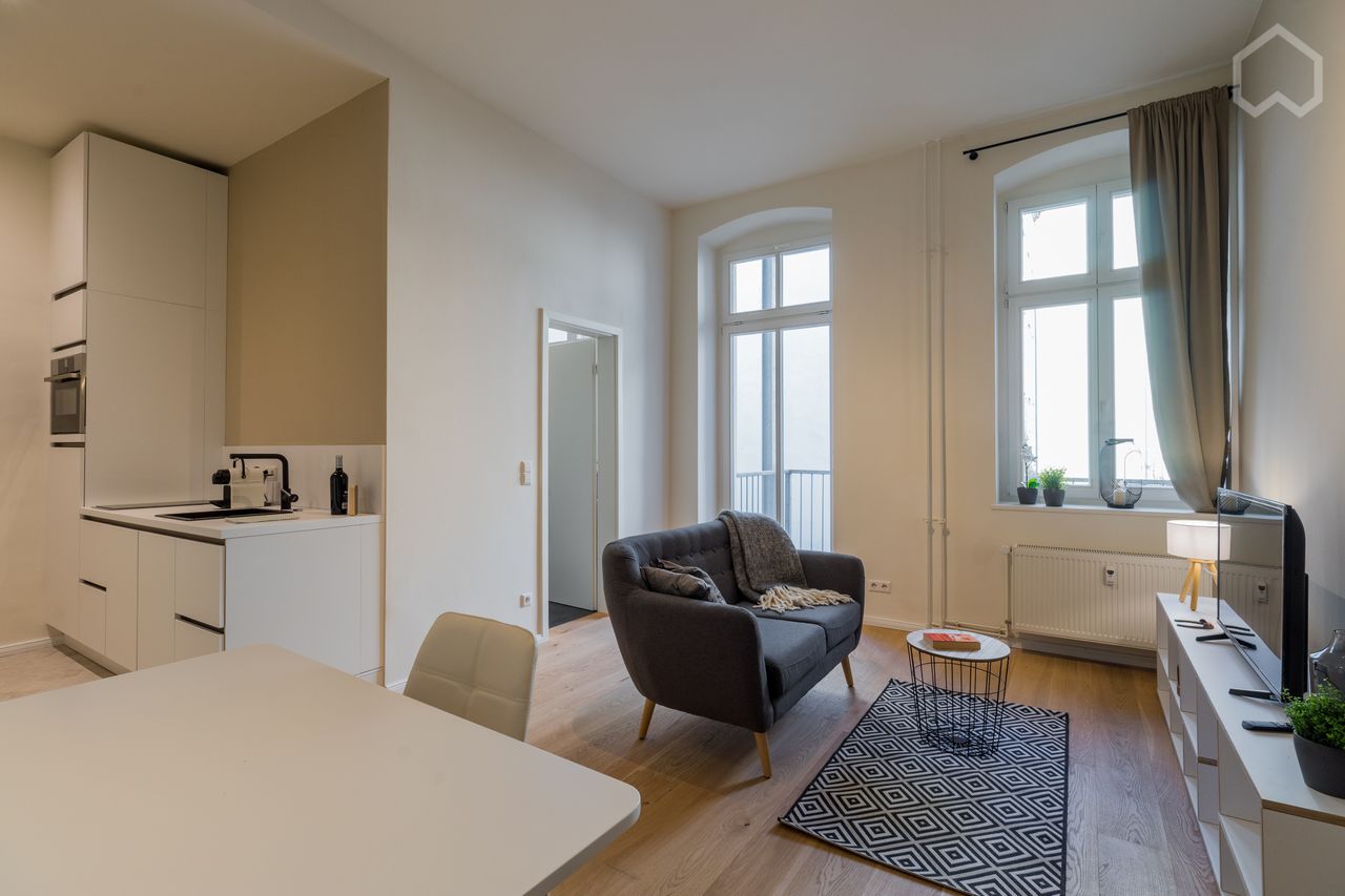 Modern, luxury furnished quiet 2-room apartment in the heart of Berlin!