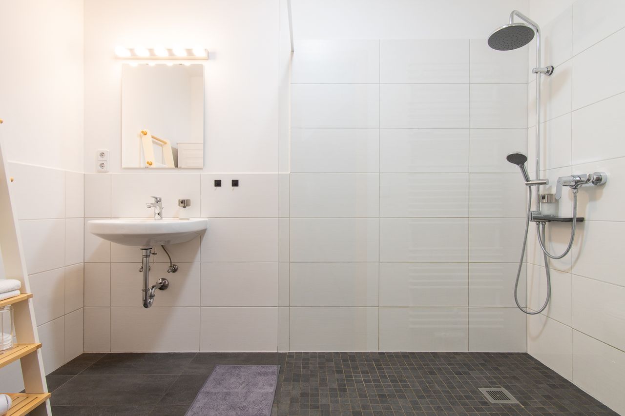 Furnished 70 sqm apartment in Erfurt with modern bathroom
