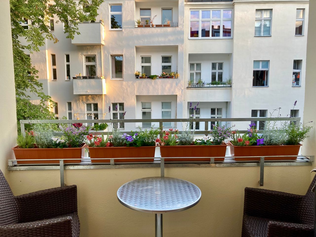 Fully furnished, elegant, cozy & light-drenched designer apartment near Savigny Platz & Ku'damm