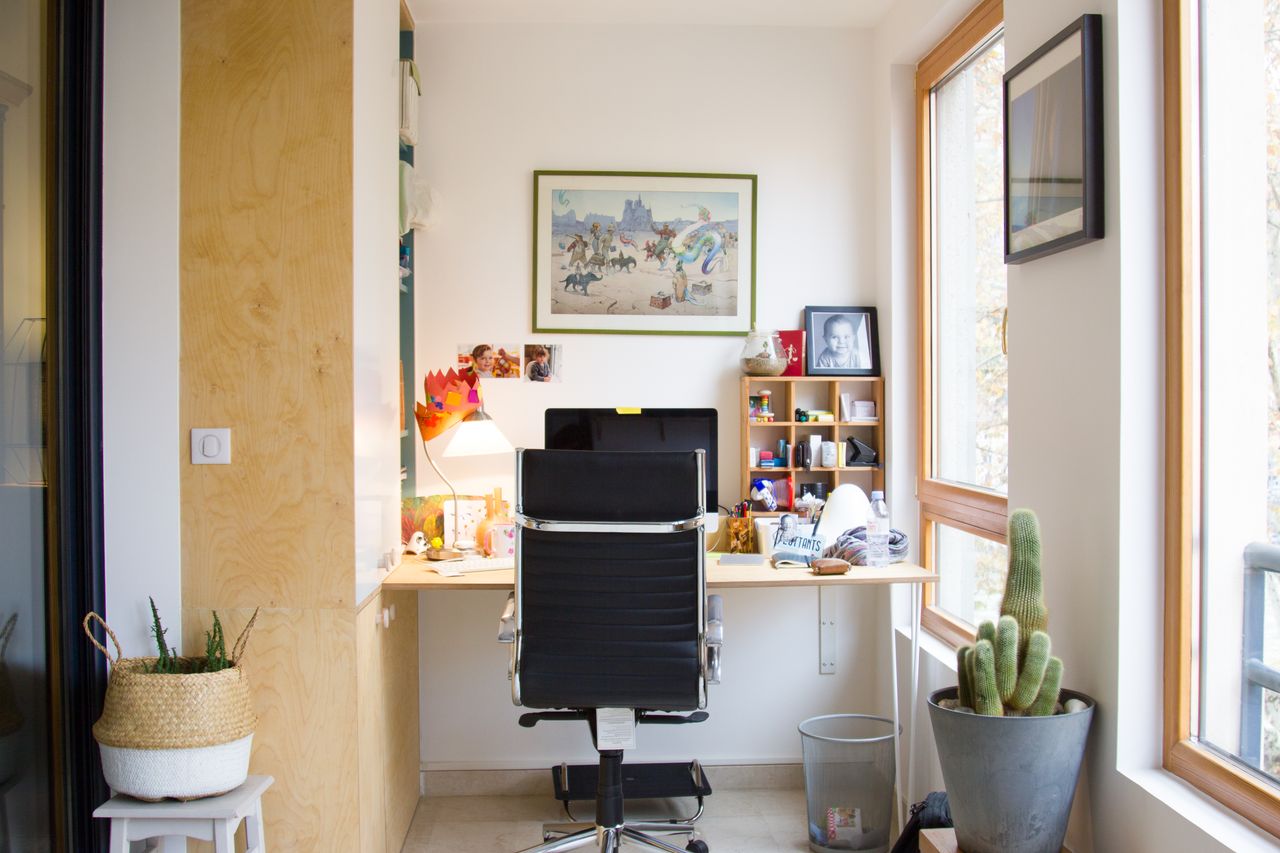 High-end apartment by the Saône River.