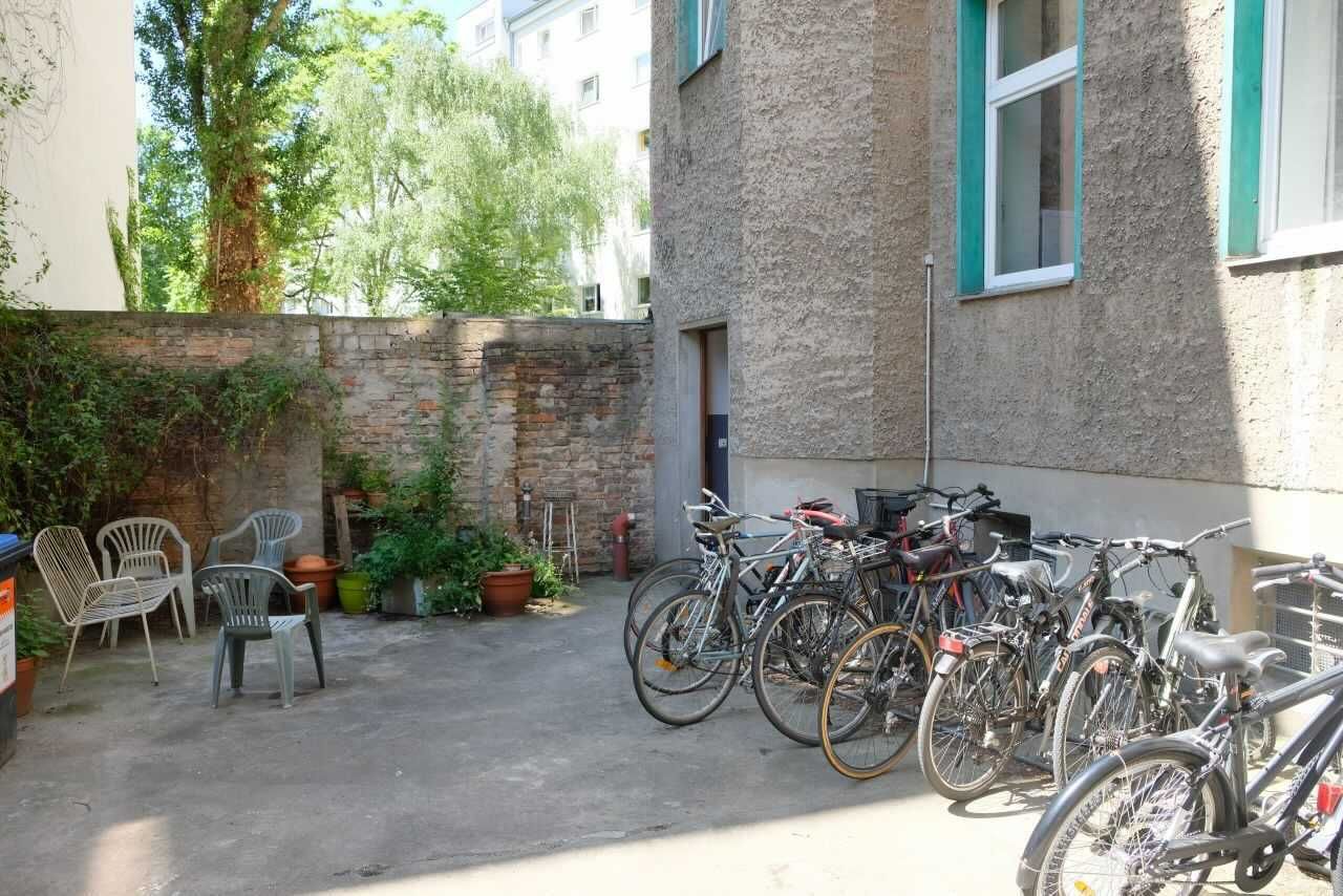 Nicely furnished little studio in Kreuzberg 100m from the Spree river