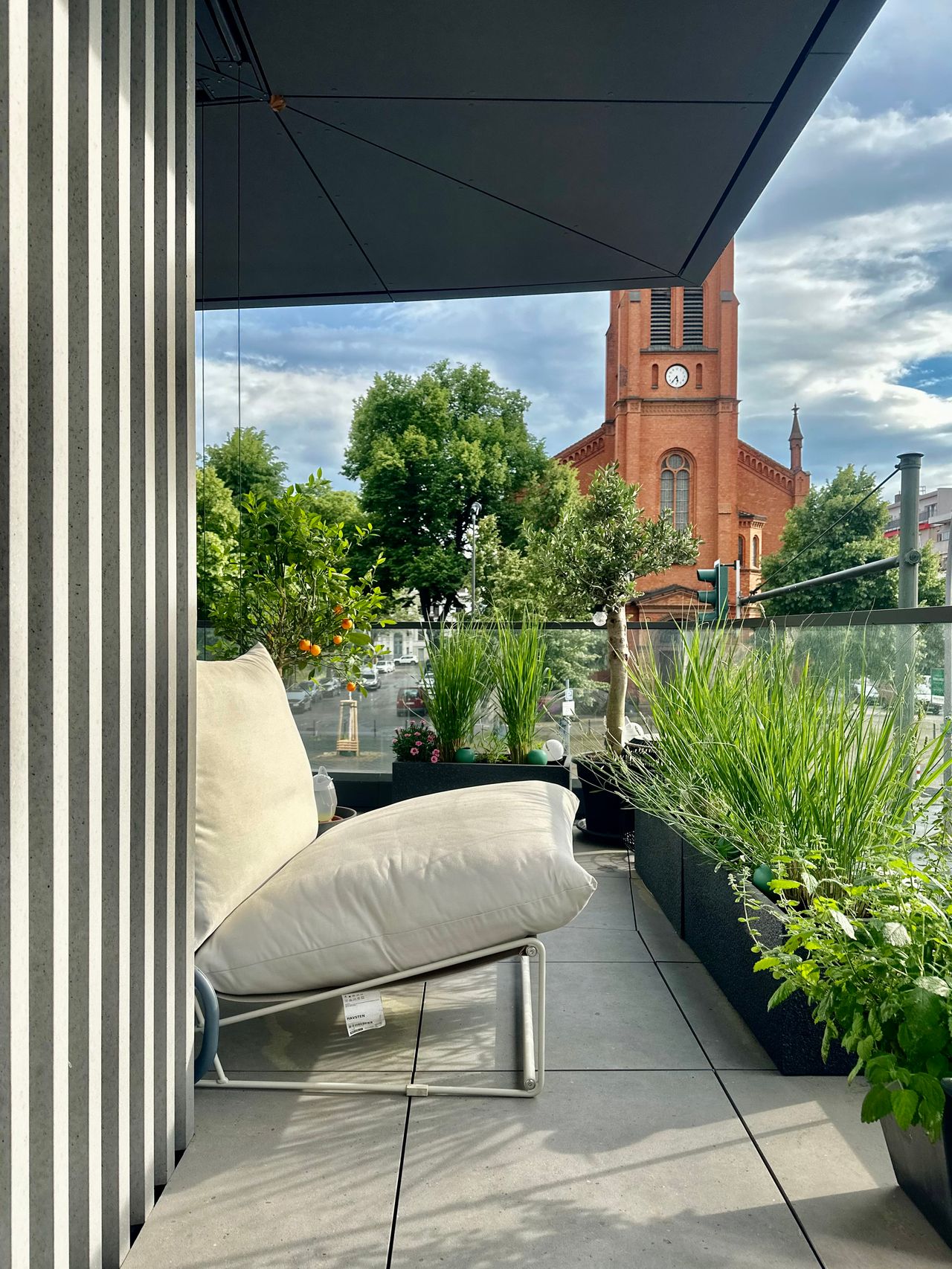 Bright Luxury Balcony Apartment in Heart of Berlin