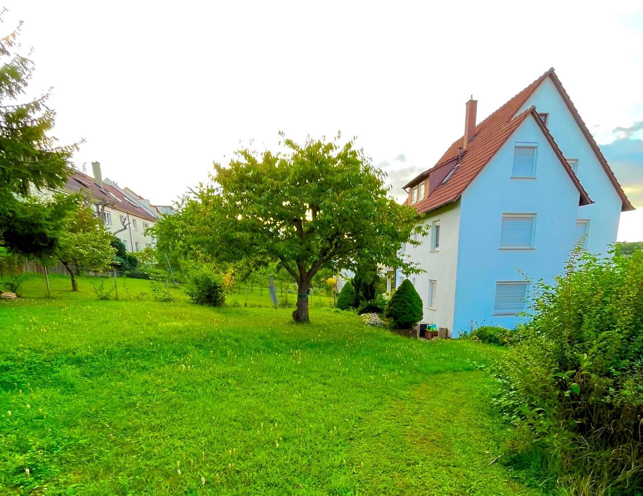 Bright, furnished 2.5-room apartment with balcony, garden & garage