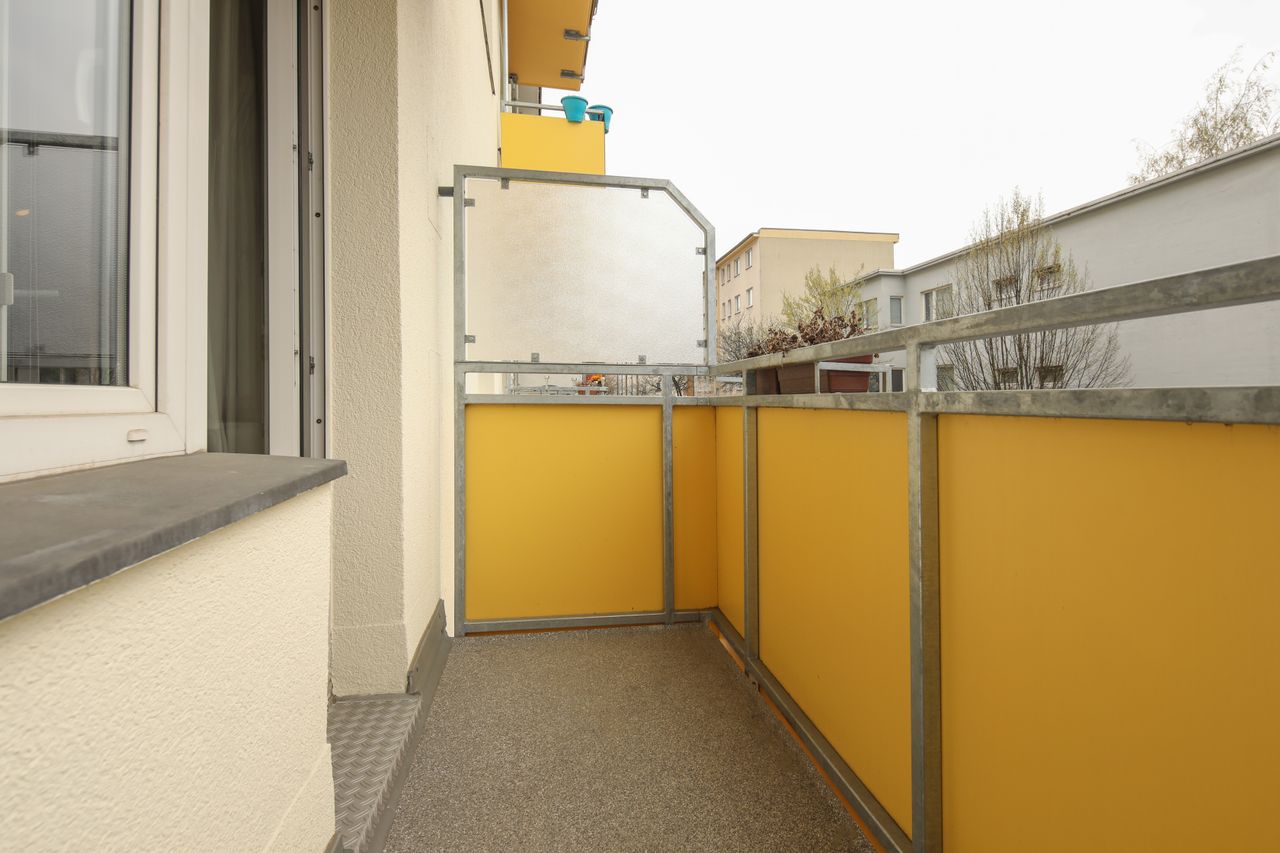 Bright 1 room apartment with south-facing balcony near Charlottenburg Palace