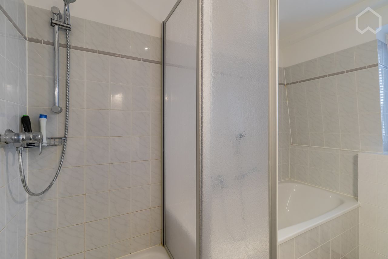 Sunny and quiet apartment on the 5th floor with balcony and great views in the Art Nouveau district of Tempelhof