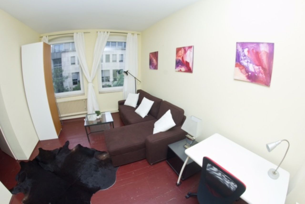 WLAN Spacious old building apartment at the Medienhafen with 2 bedrooms