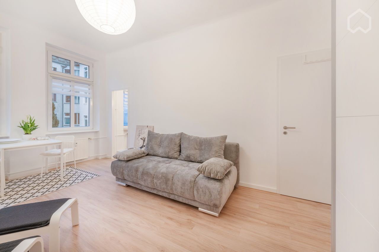 Single-Apartment near University and Grunewald, top renovated, fully furnished, high quality and modern furnishings. No commission