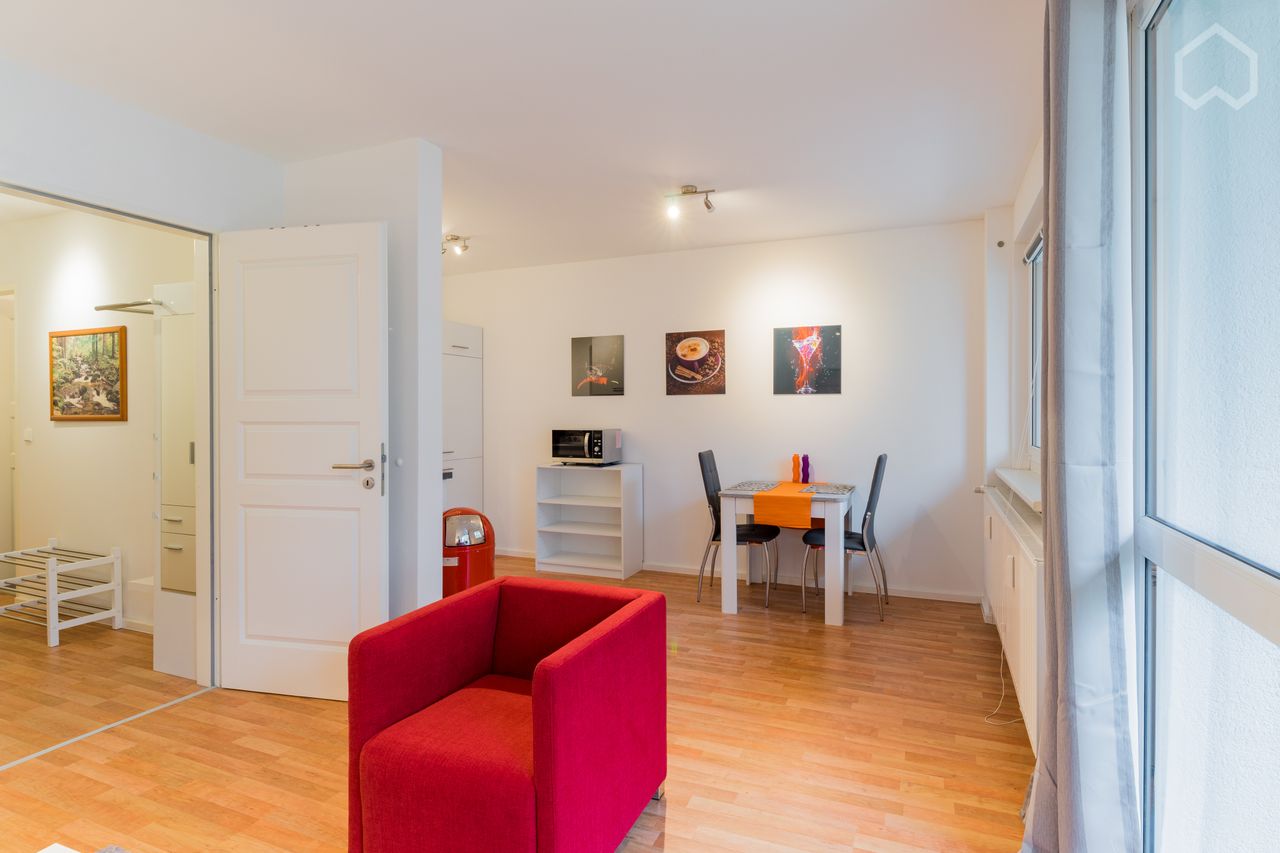 Awesome, neat home with large balcony in Mitte