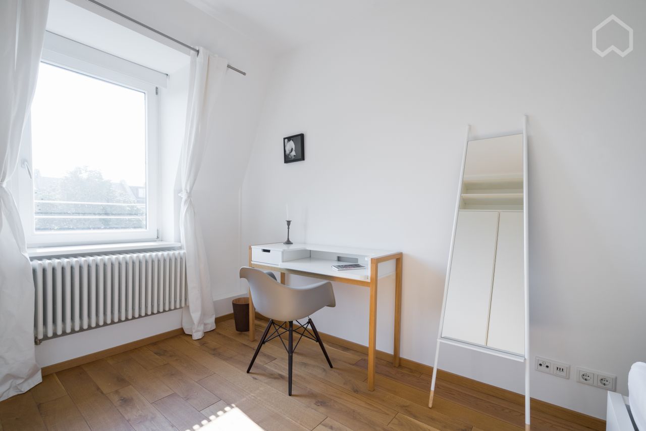 Lovely furnished apartment in an old building in Frankfurt Nordend