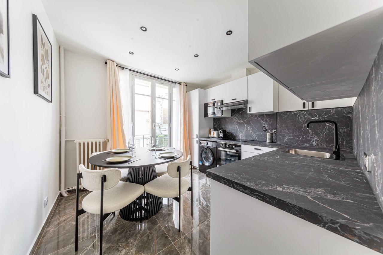 Discover the Contrasts of Paris: Modern 50m² Studio in the Heart of the 18th Arrondissement