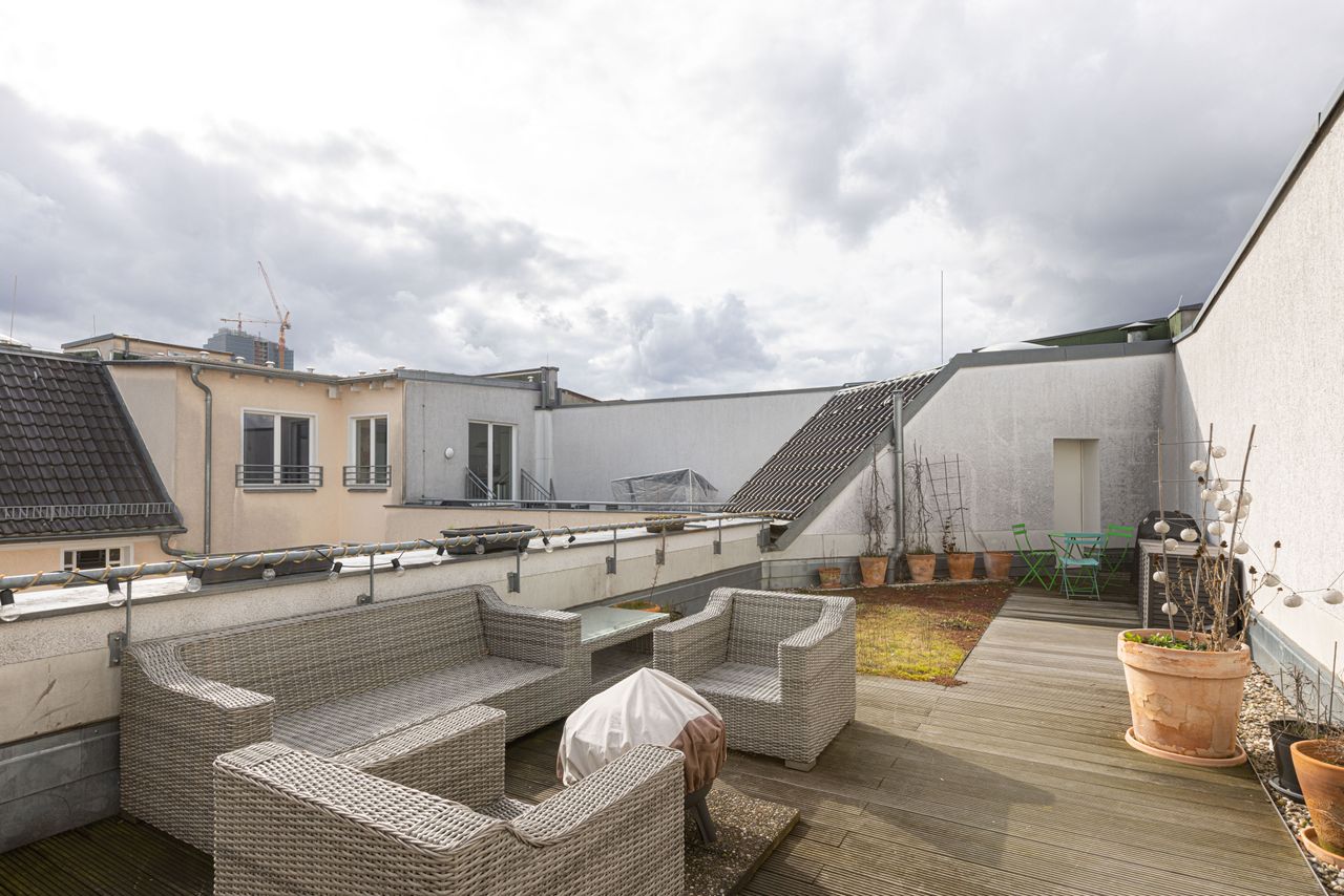 Dreamlike luxury penthouse with sun terrace in Simon Dach Strasse- the hottest neighborhood of Friedrichshain