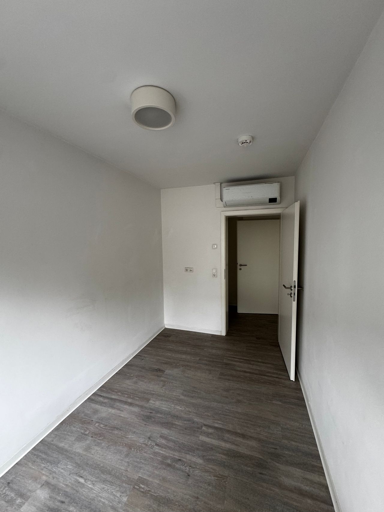 renovated 3 Bedroom apartment in Düsseldorf