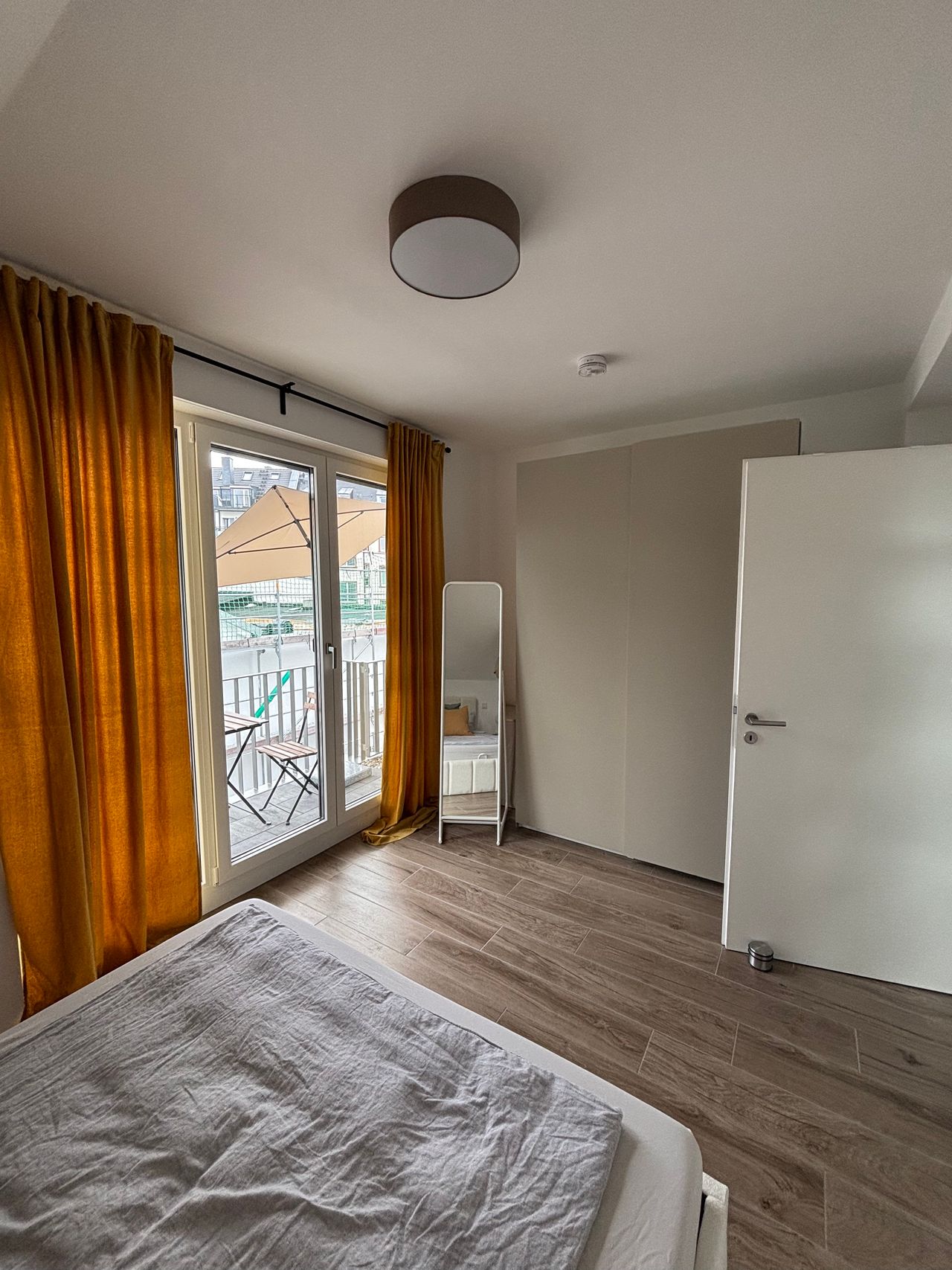 Fashionable apartment close to the city center of Frankfurt (incl. underground parking)