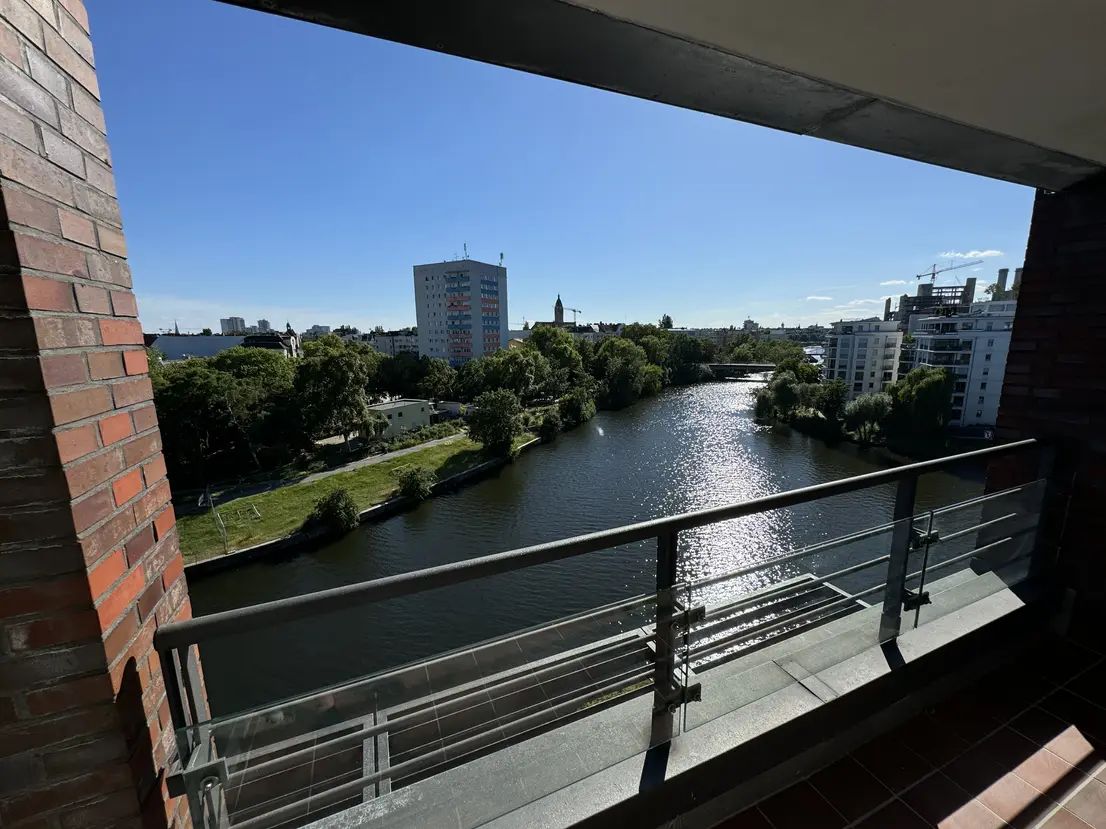 First occupancy after refurbishment with a fantastic view of the Spree