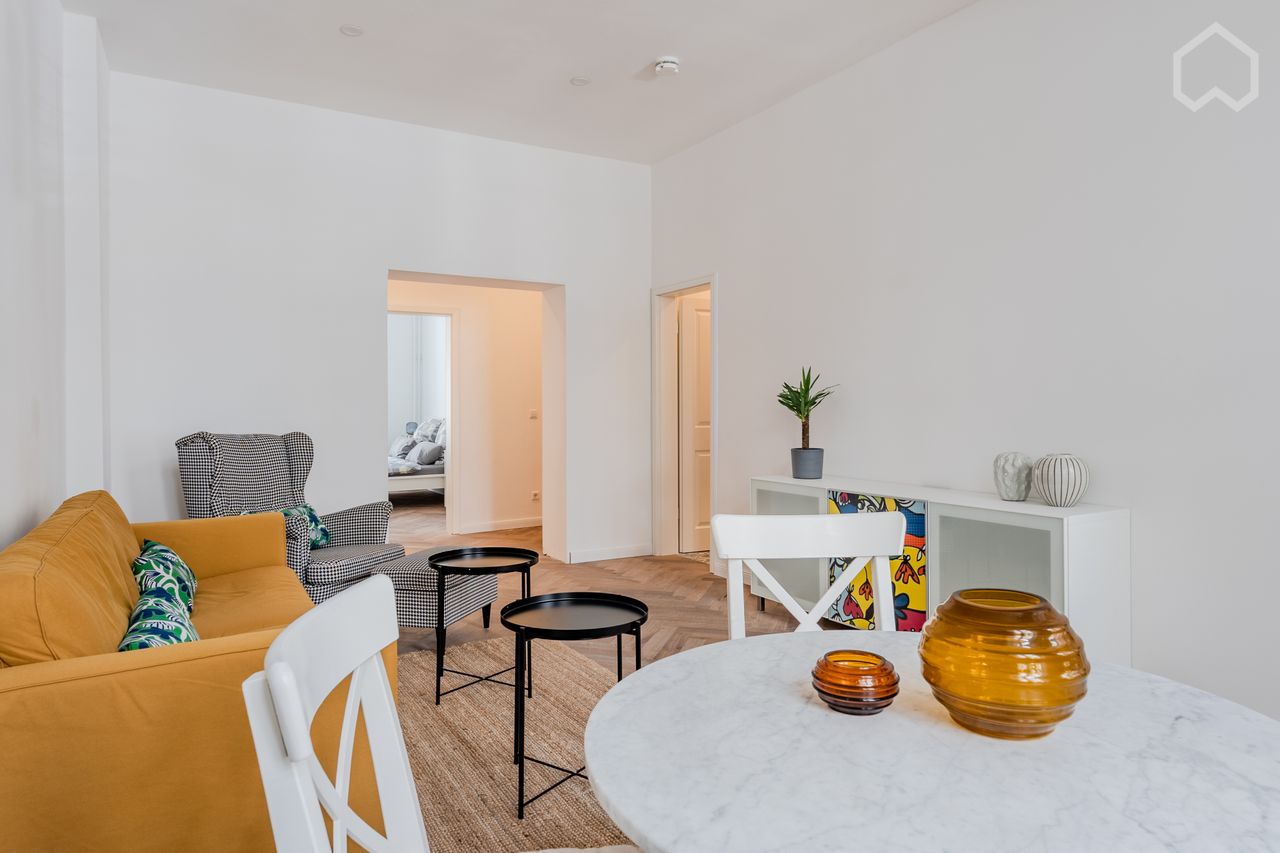 First letting after complete renovation! Charming, fully furnished apartment in top location 1-4 persons
