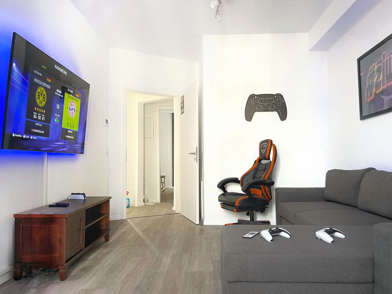 Gaming Apartment PS5 & 65 inch smart TV apartment for gaming fans with balcony