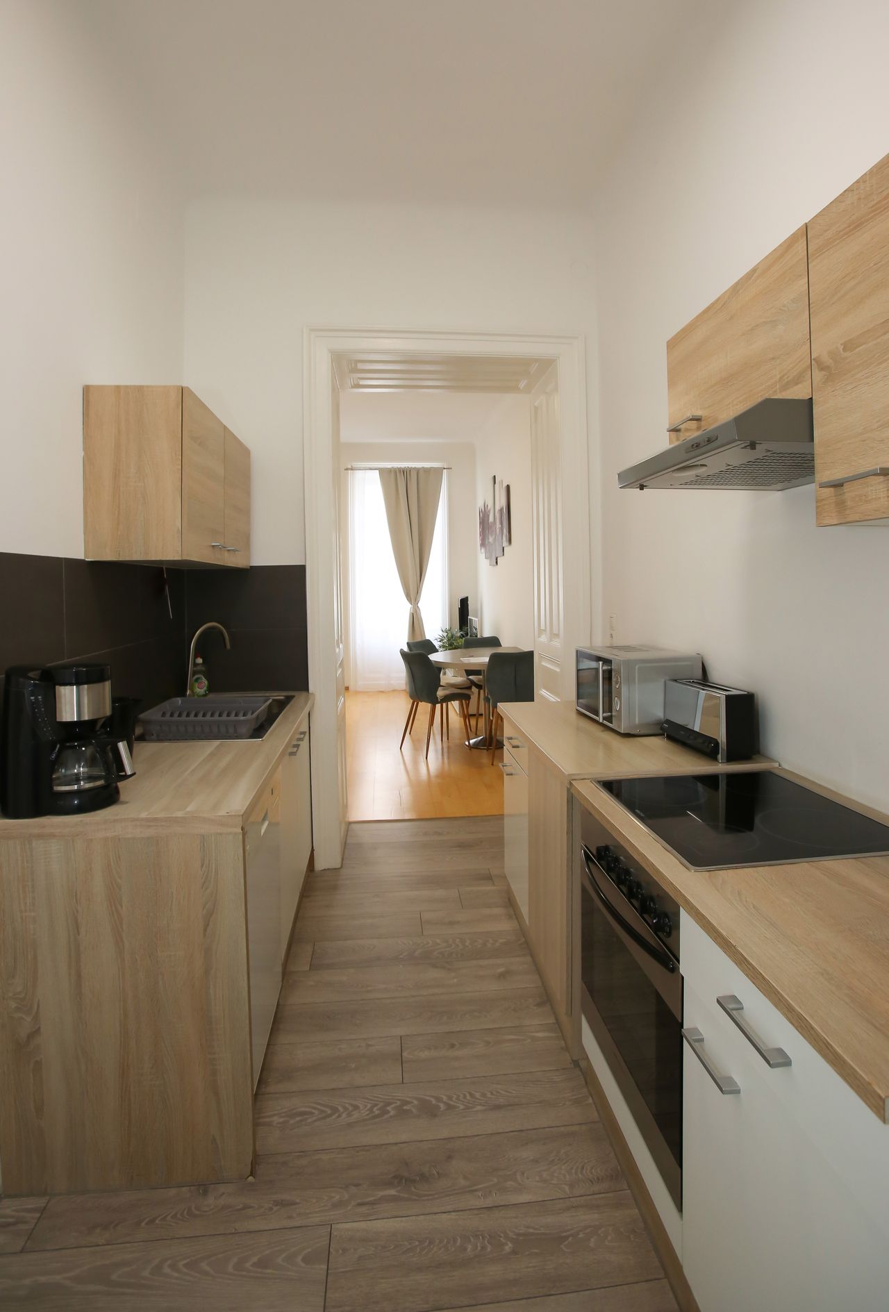 Downtown Bliss Modern Retreat with FREE parking and FAST Internet 600 MBits