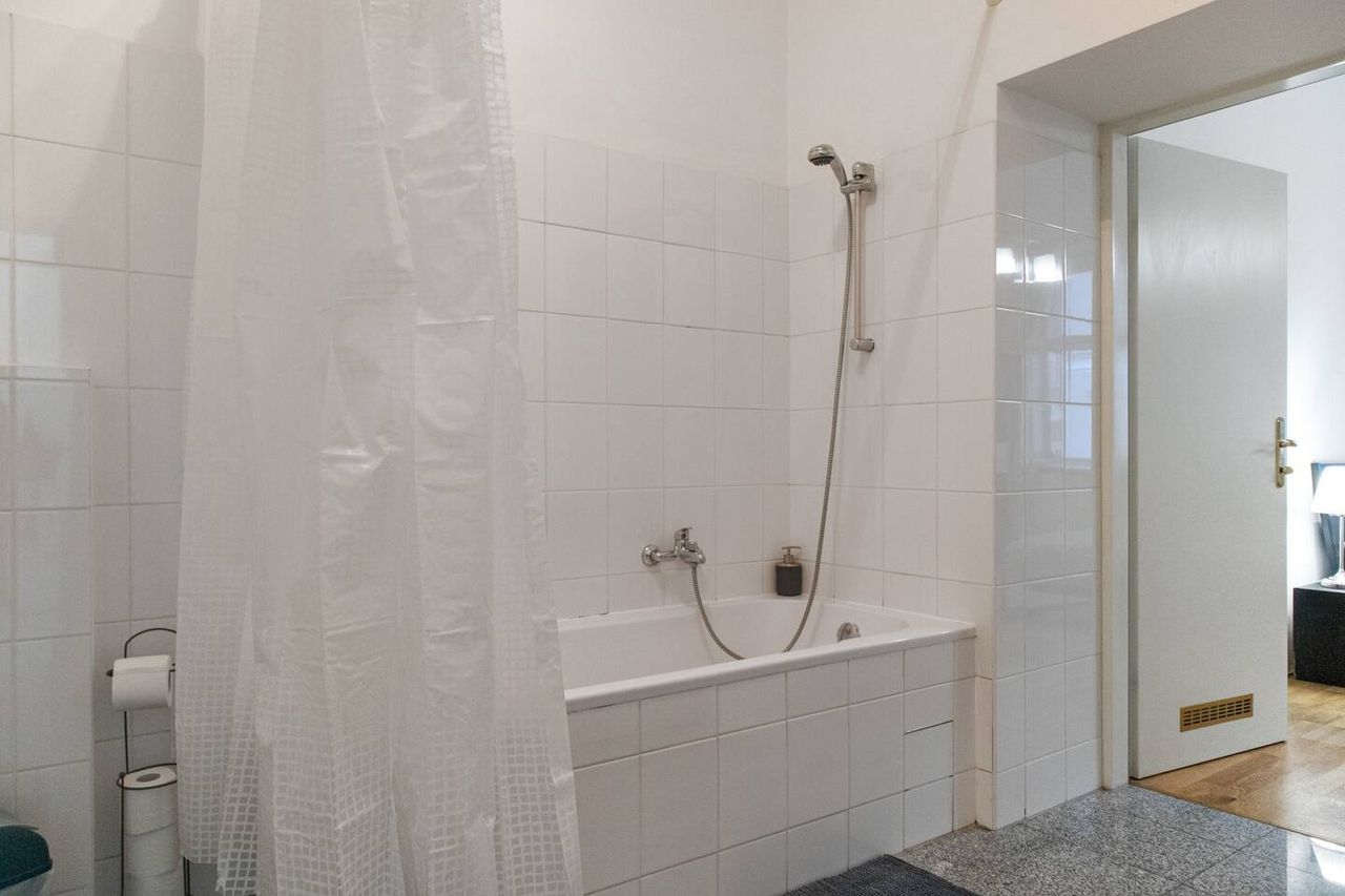 Spacious 2BR apartment near the Wiener Stadthalle