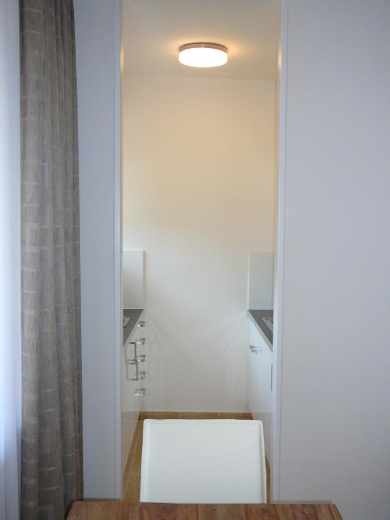 Beautiful and quiet city apartment with balcony and parking in Moabit