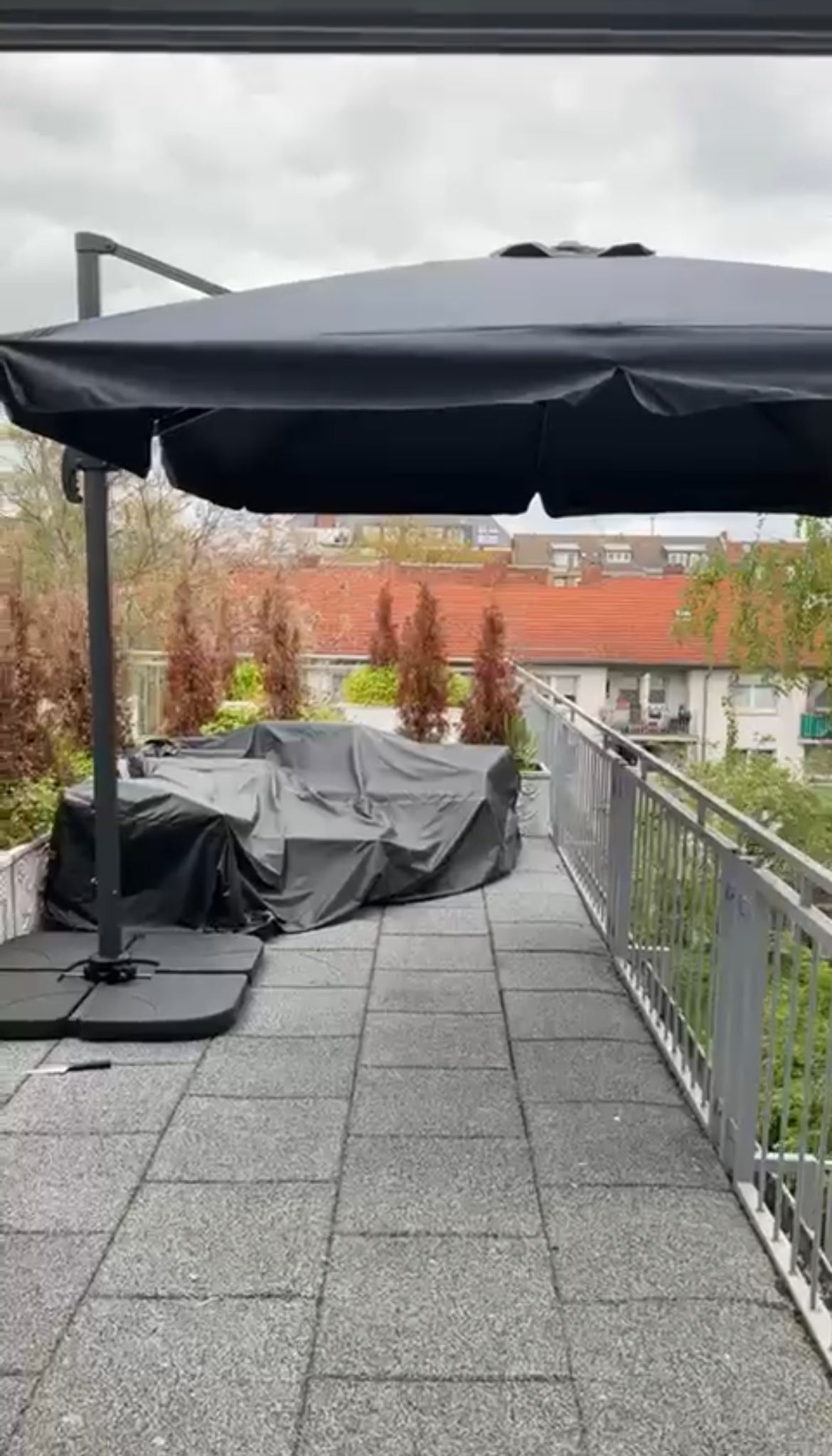 Luxurious Penthouse Apartment with Private Roof Terrace in the Heart of Bockenheim, Frankfurt am Main – Available for 1-Year Sublet