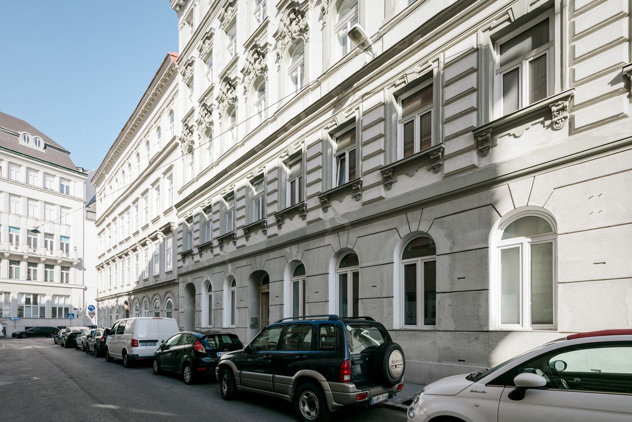 Central & Spacious 1BR, Vienna Charme, 1month+