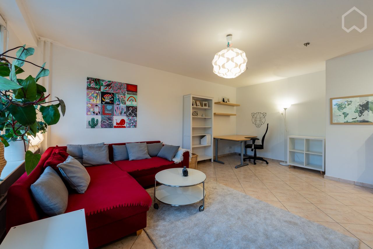 Family Apartment in Schöneberg: Bright with Balcony, Open Floor Plan, Well-Equipped Kitchen & Great Bathroom, Near Parks & Playgrounds