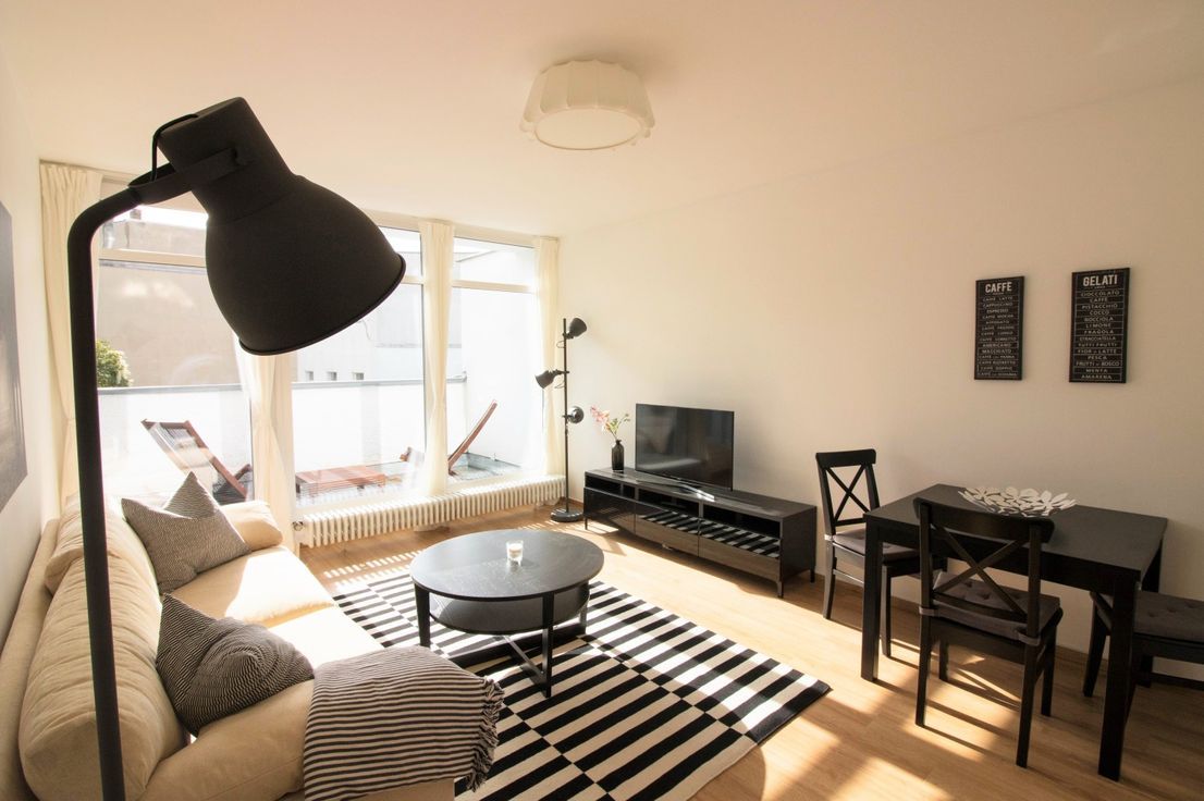 Attractively furnished 2 room apartment - quiet, but in the middle of it all