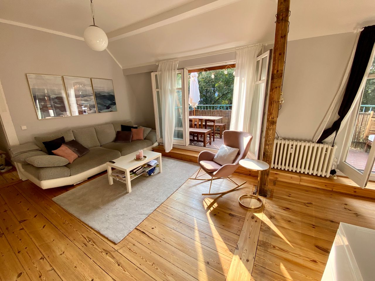 Neat, bright 1.5-room studio apartment with two balconies in the heart of Wilmersdorf