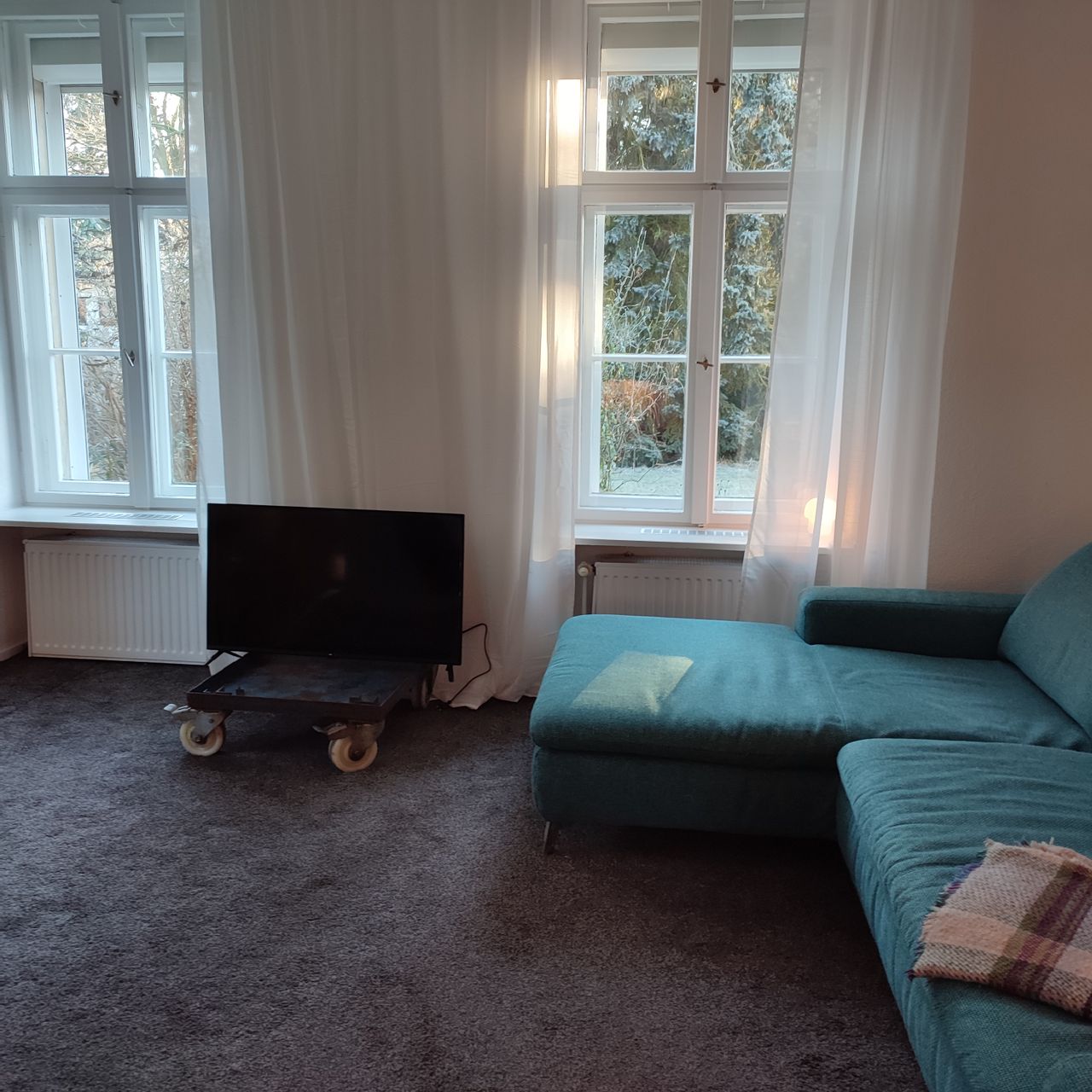 Modern furnished apartment in the old manor house of Berlin-Hermsdorf with small garden area