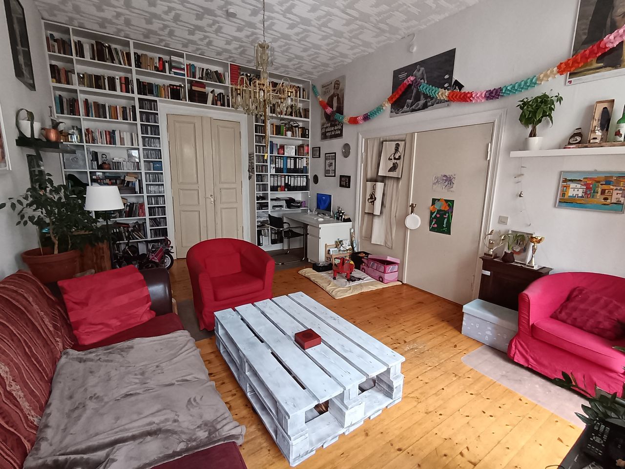 Beautiful furnished old building apartment (3.5 high ceilings) in the heart of Berlin (Kreuzberg) for rent for 5/6 months