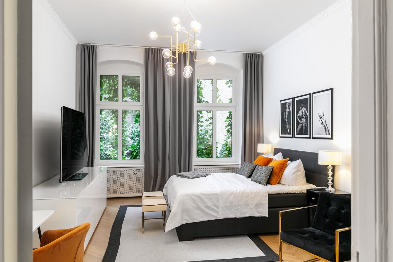 Top location in Berlin Charlottenburg – Schloßstraße – bright apartment – exclusively renovated!