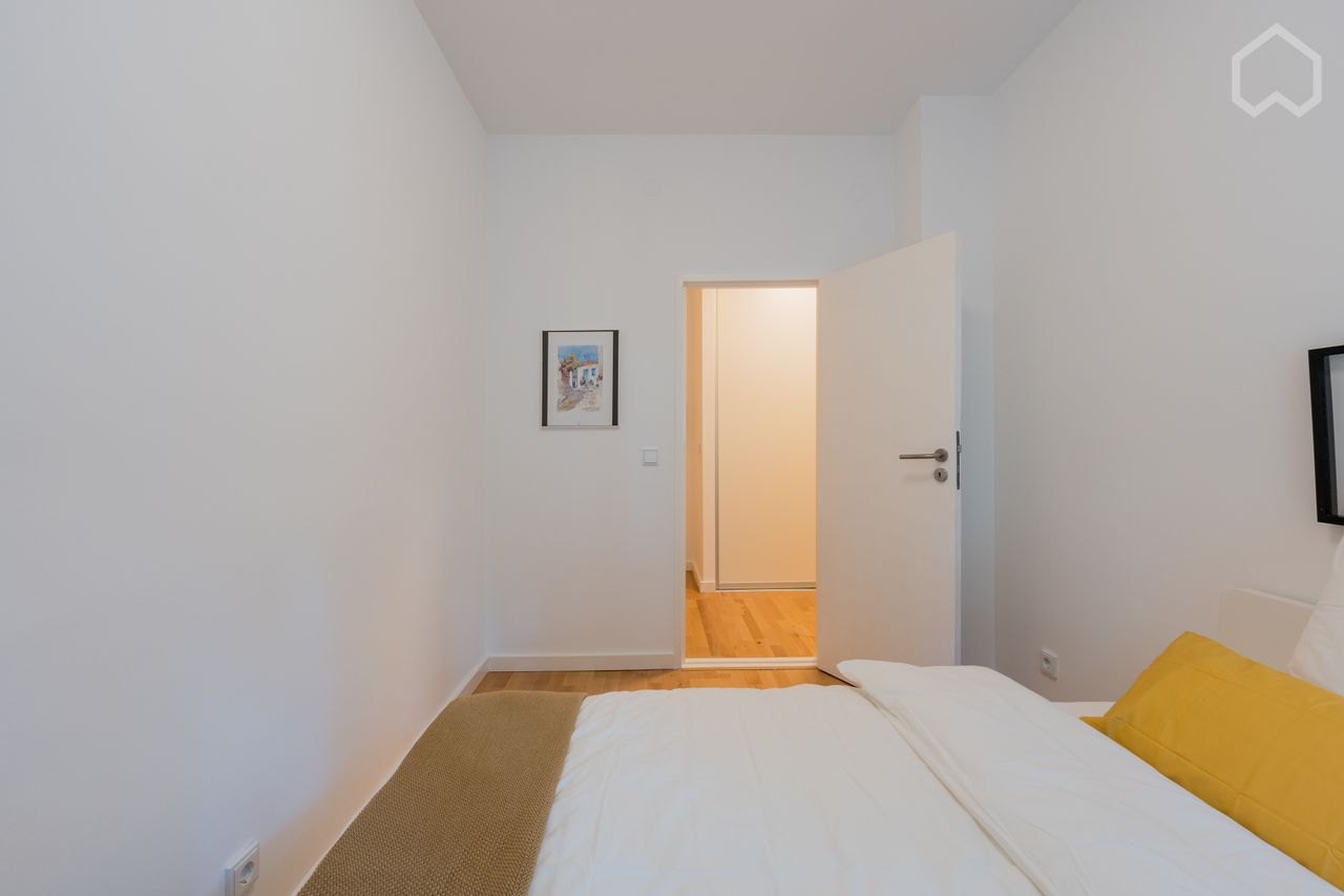 Modern and bright 2 room apartment in green Berlin Zehlendorf