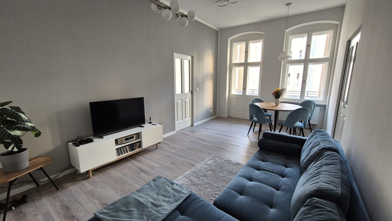 Bright, recently refurbished quiet "Altbau" apartment in Berlin Mitte-Moabit / Westphalian Quarter