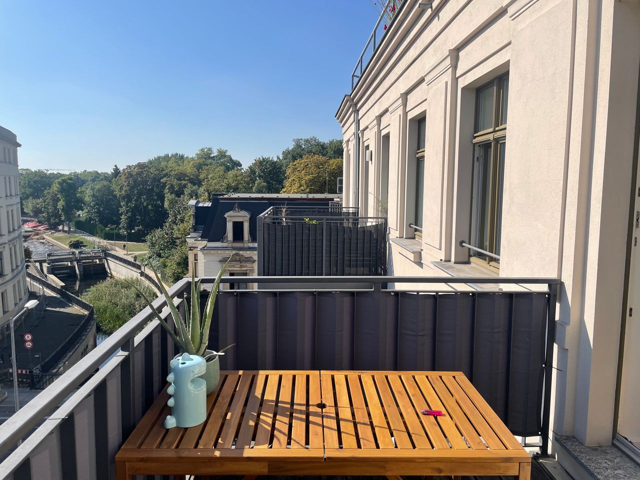 Sunny balcony suite in Leipzig
