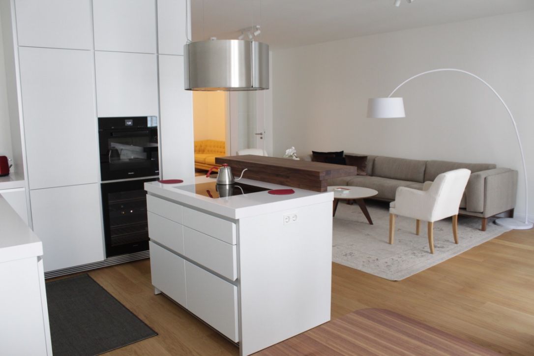 Beautiful 4-Room-apartment with big kitchen-livingroom and balcony in Mitte