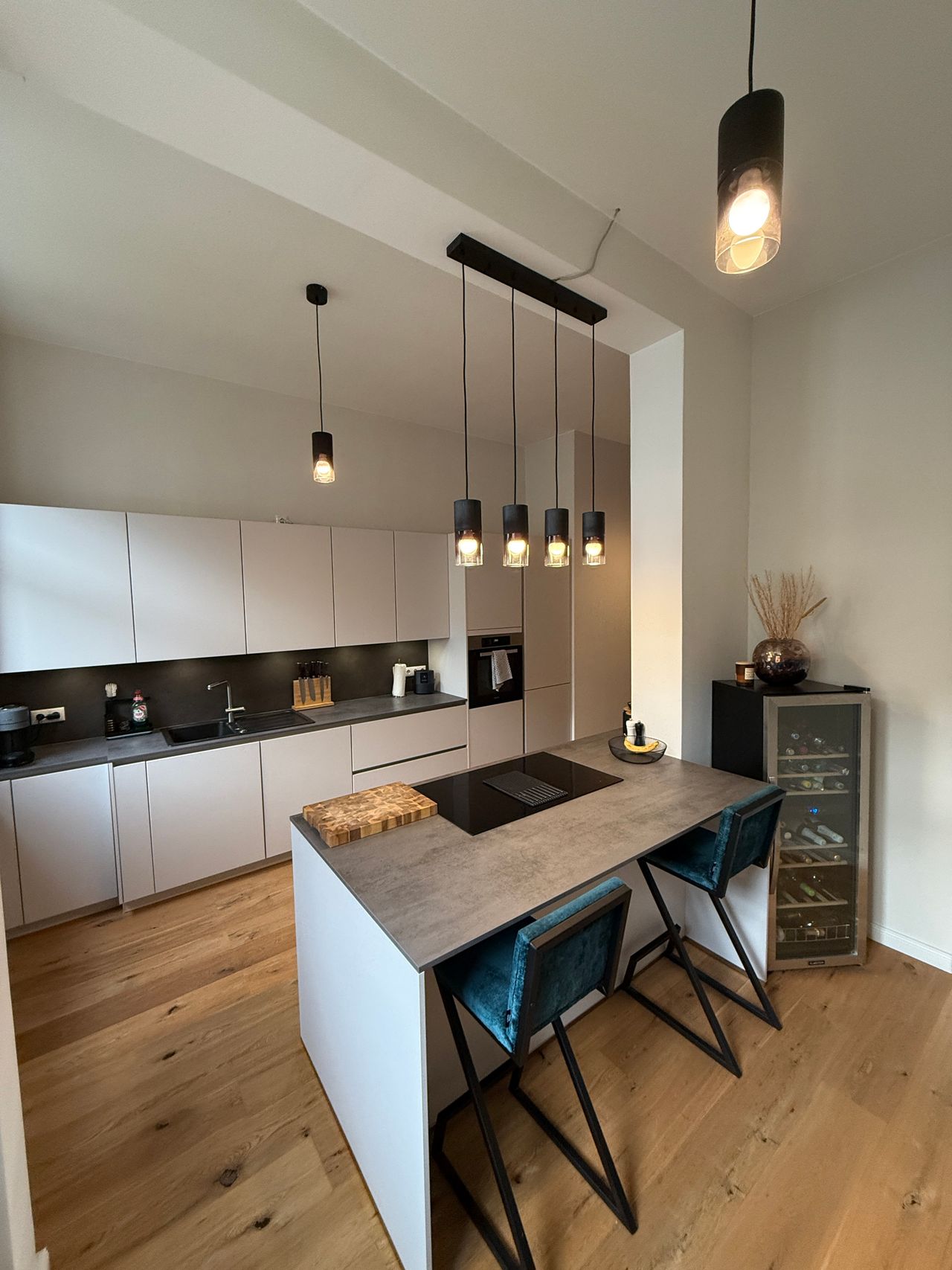 Stylish three-room apartment in Berlin-Charlottenburg for interim rent from February 1, 2025