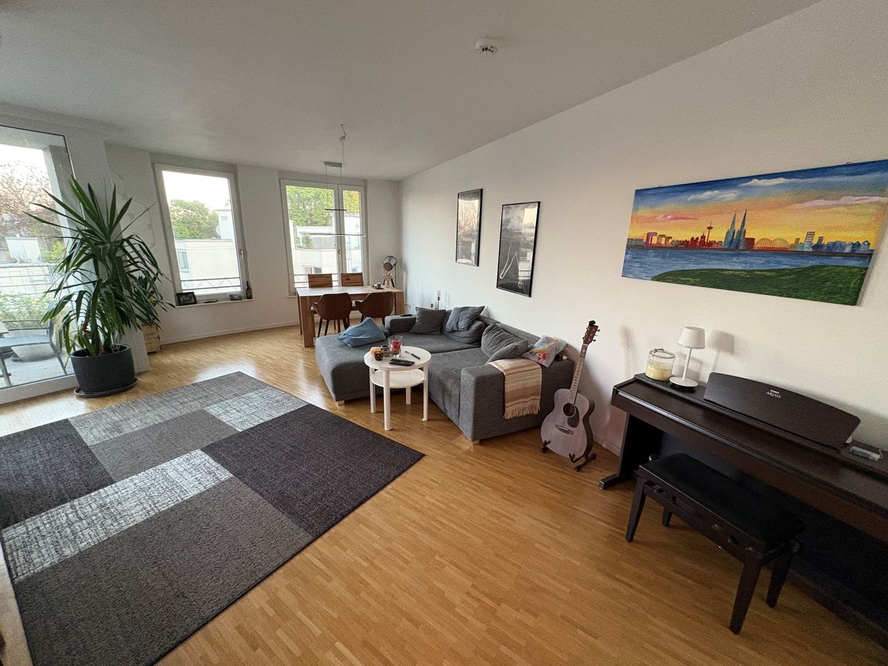 Traumhafte, voll möblierte Wohnung mit Rheinblick in Toplage von Köln – Wohnen auf Zeit am Gustav-Heinemann-Ufer