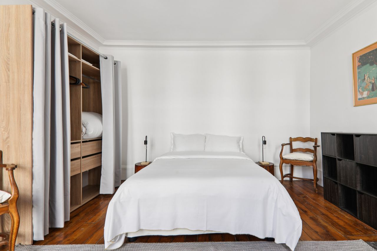 Spacious and Bright 1-Bedroom Apartment in a Quiet Courtyard