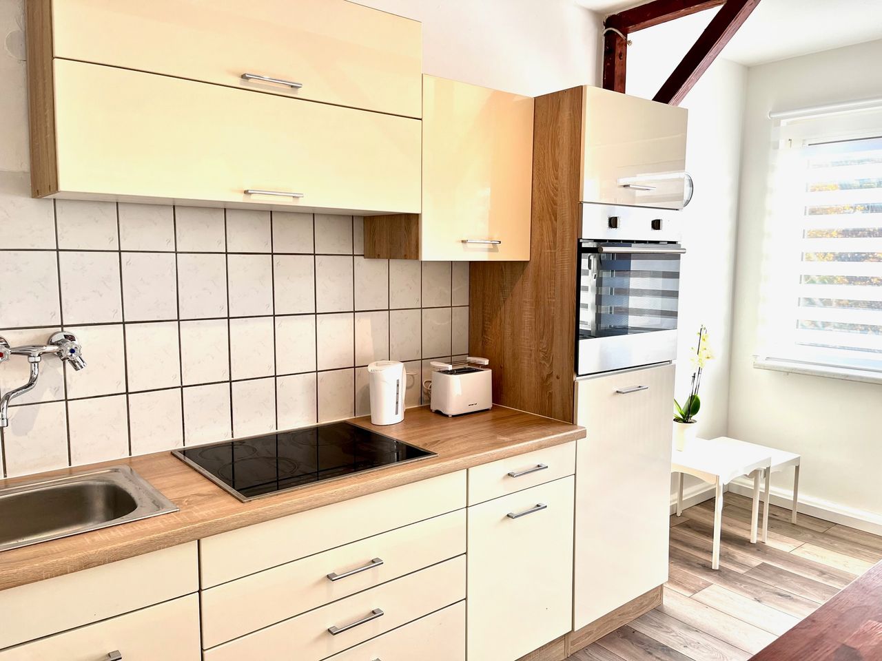 *New* Bright, quiet, furnished 50sqm apartment with fitted kitchen, washing machine at Opera House am Opernhaus in Wuppertal-Barmen