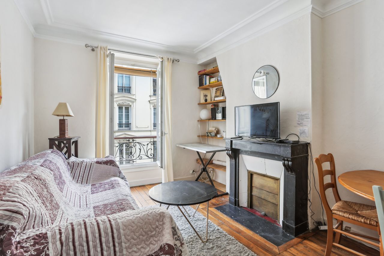 Nice and spacious suite near school