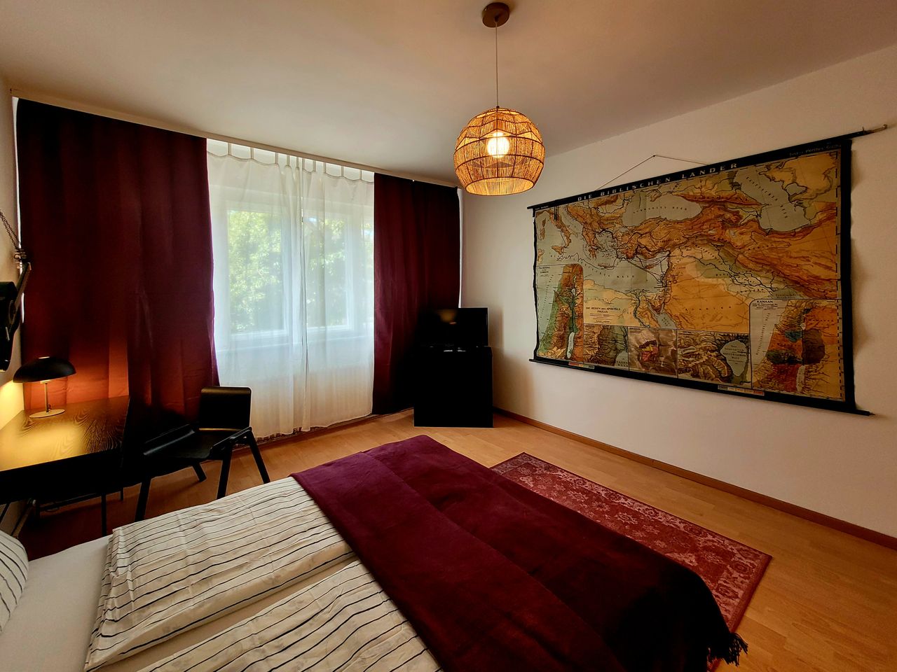 2-room apartment directly at the Residenzstraße subway station