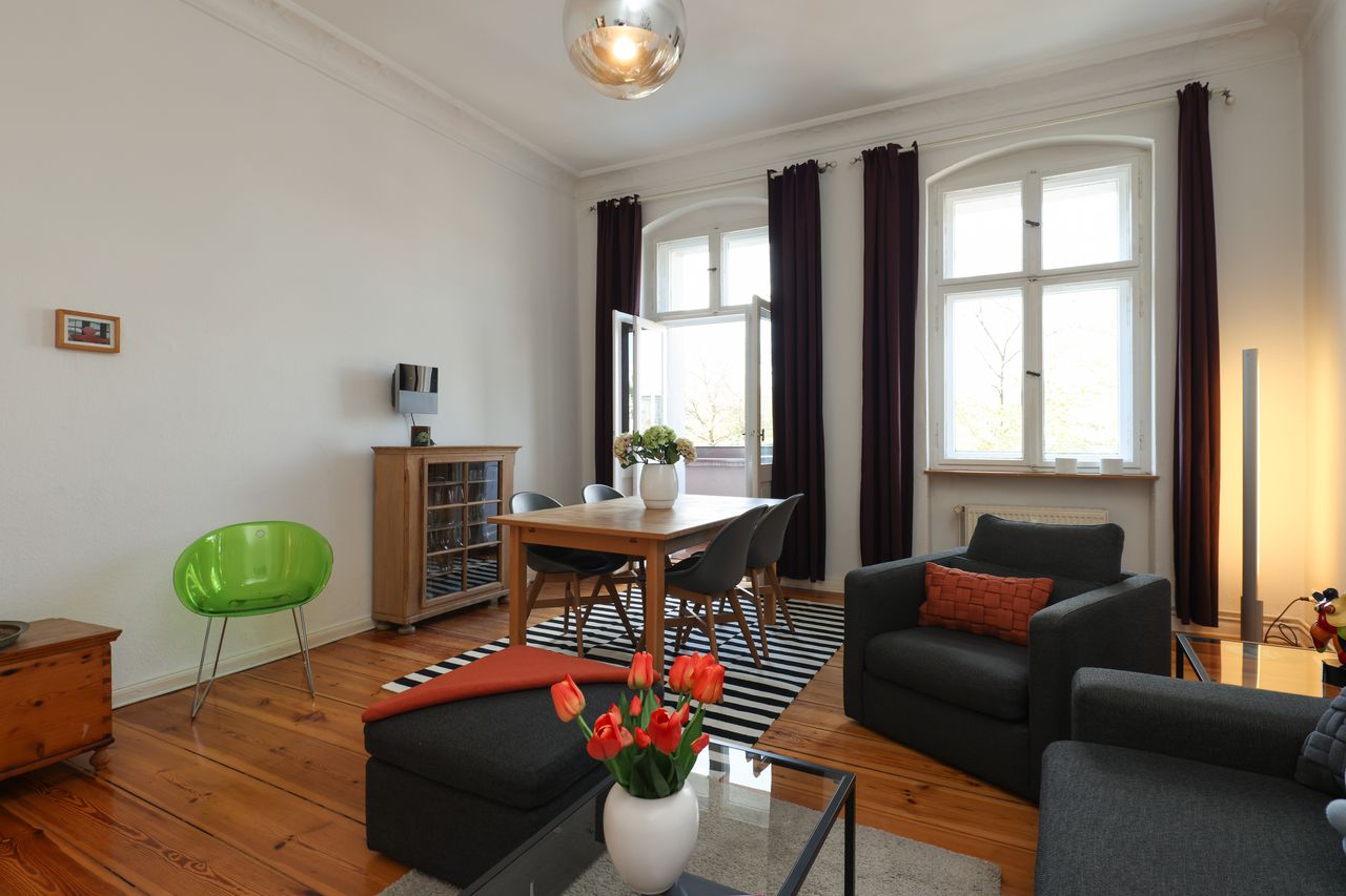 Comfortable  and sunny 2 room flat in Friedrichshain / Kreuzberg with south-west balcony