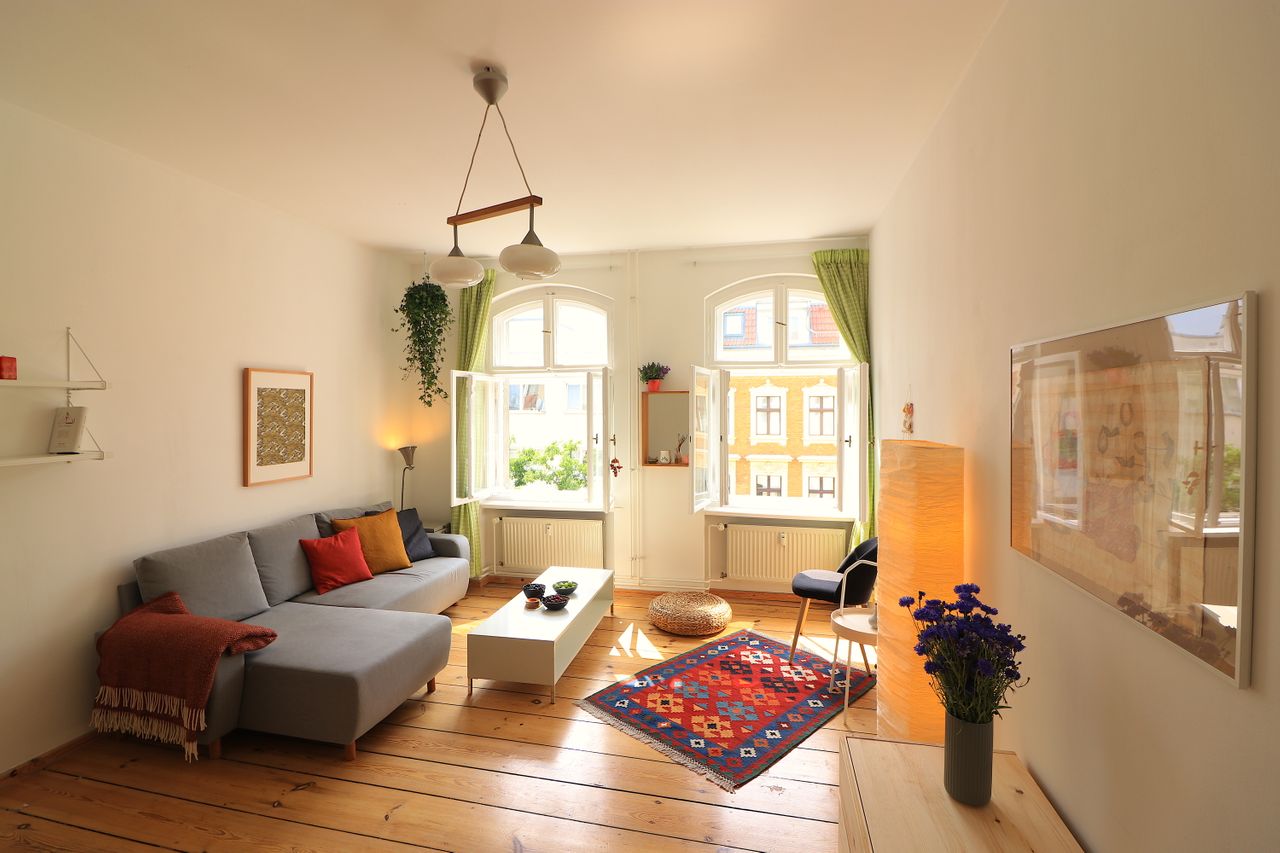 Bright and quiet 2 room apartment in Moabit with new furniture, decorated with love!