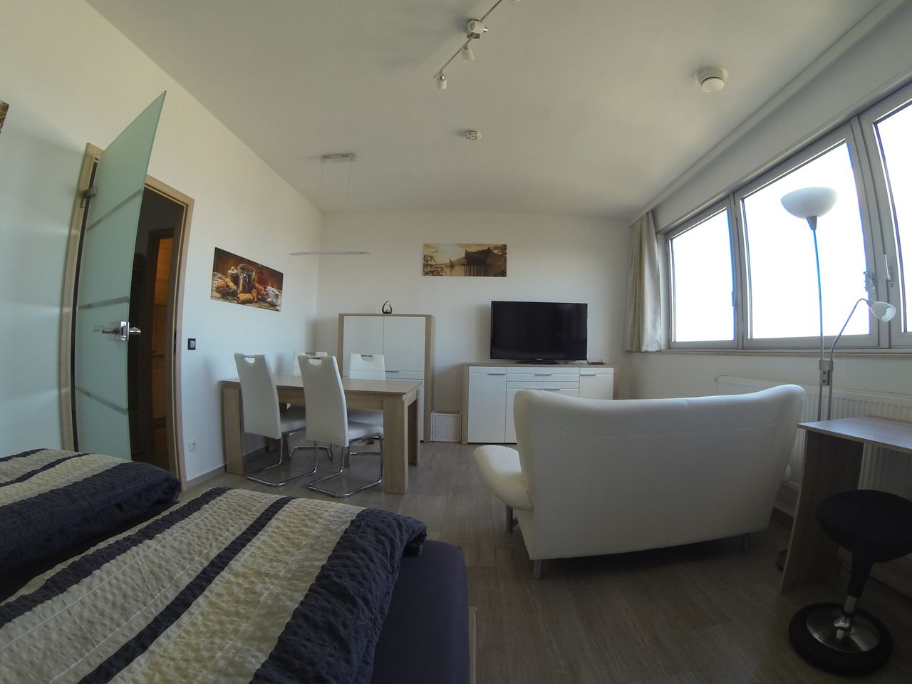 Stylish 30th Floor Flat with Panoramic Views & Prime Ehrenfeld Location
