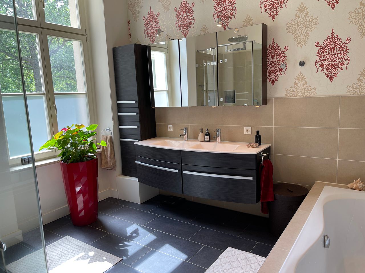 Beautiful home with private garden in the center of Berlin