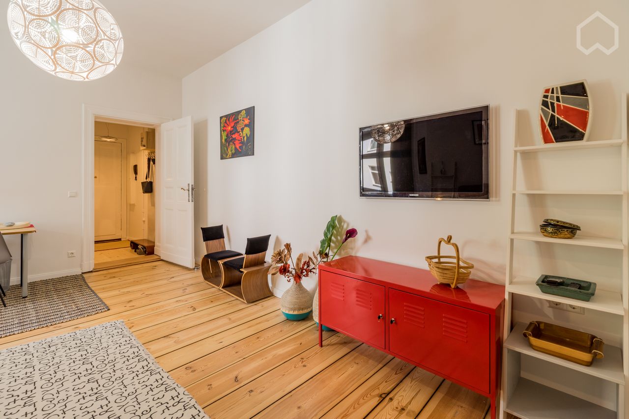 Stylish fully furnished apartment in a well-kept old building quarter in Wedding-Mitte with very good public transport connections