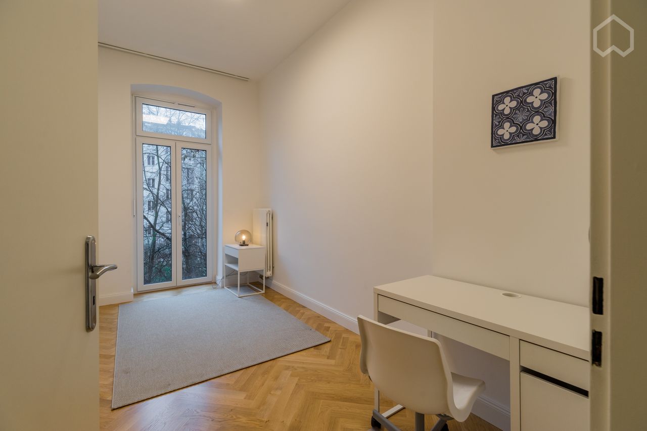 Freshly renovated and completely new furnished apartment at Zionskirchplatz!