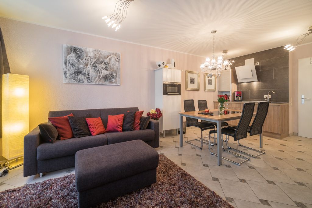 Bright and spacious apartment close to city center (Berlin Prenzlauer Berg) Parking garage included,